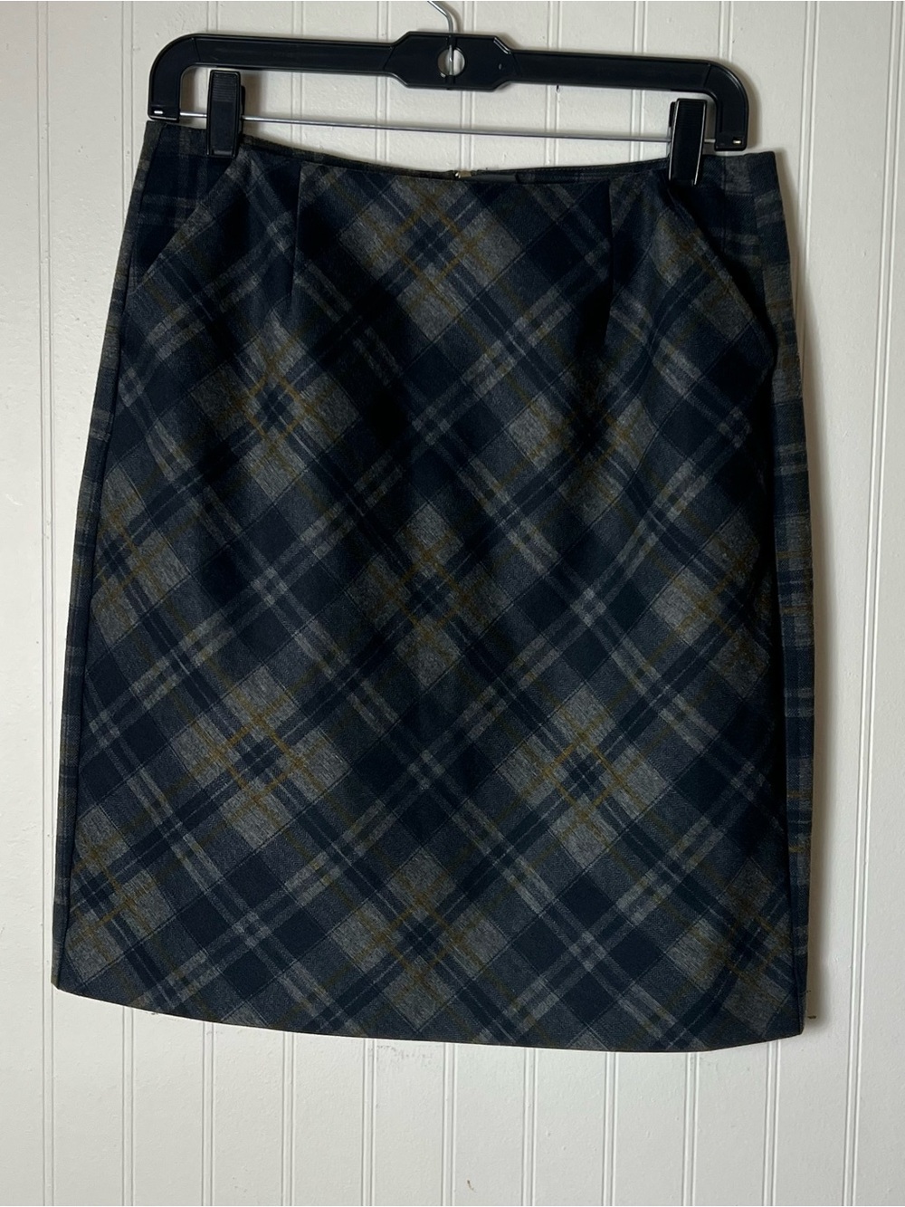CAbi 3756 Step Out Kennedy Plaid Skirt Size 6